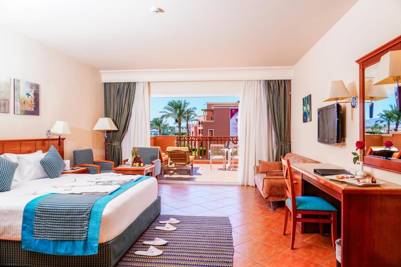 Charmillion Club Aquapark Hotel ชาร์มเอลชีค ห้อง รูปภาพ A room at the Hilton Sharm El Sheikh