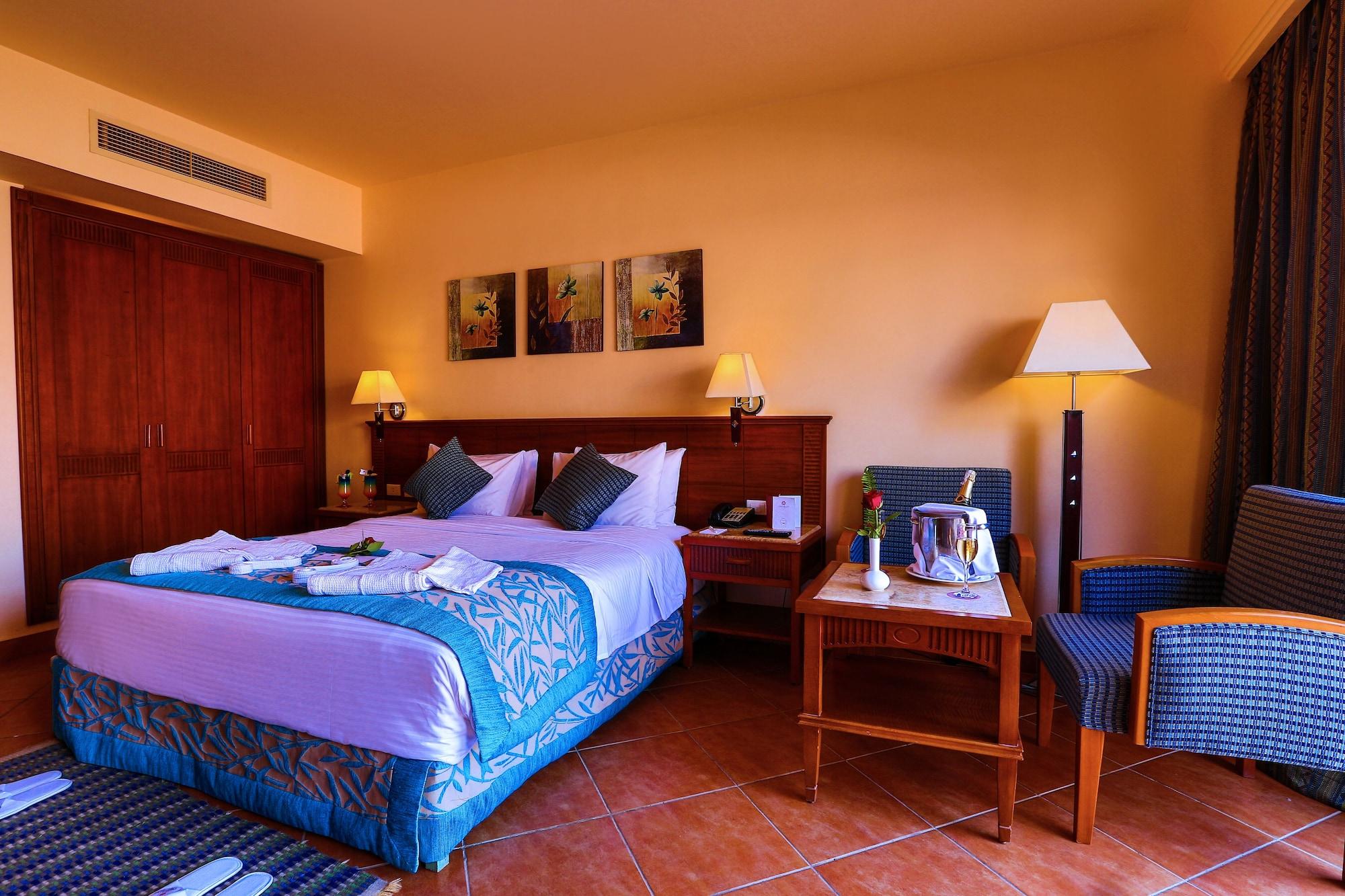 Charmillion Club Aquapark Hotel ชาร์มเอลชีค ภายนอก รูปภาพ A room at the Hilton Sharm El Sheikh