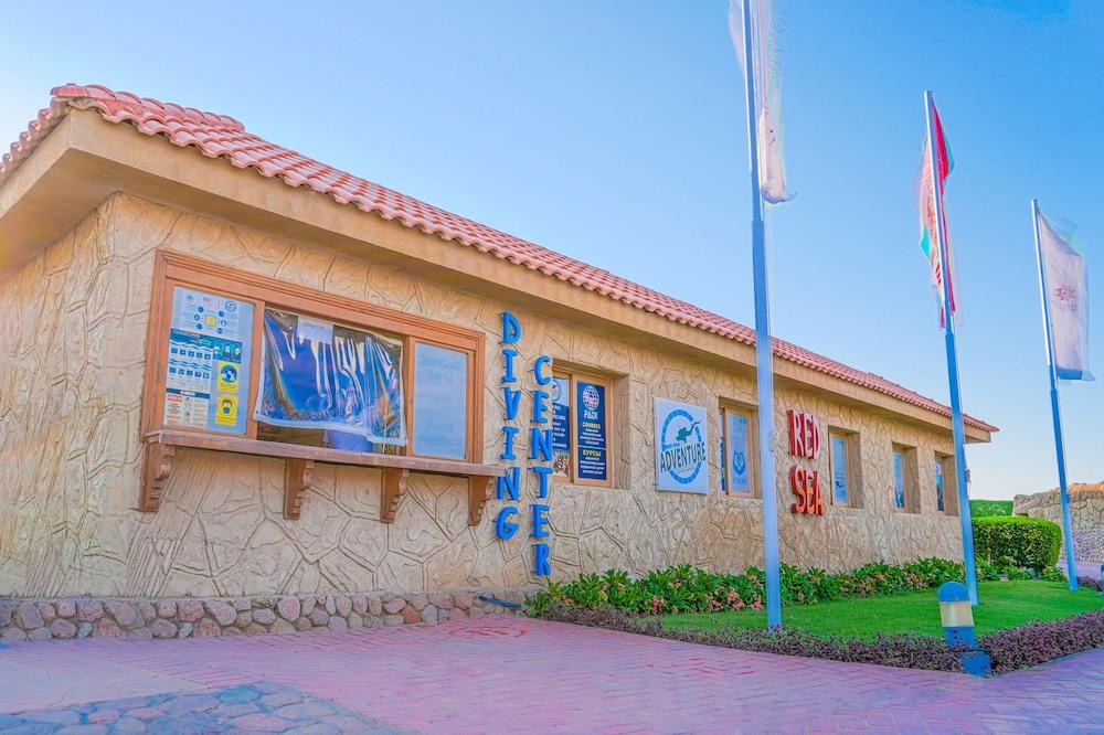 Charmillion Club Aquapark Hotel ชาร์มเอลชีค ภายนอก รูปภาพ Diving center in Egypt