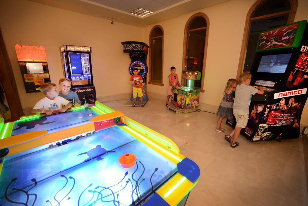 Charmillion Club Aquapark Hotel ชาร์มเอลชีค ภายนอก รูปภาพ Air hockey table
