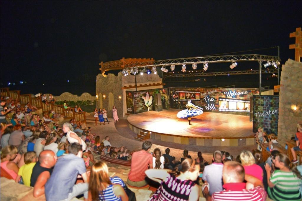 Charmillion Club Aquapark Hotel ชาร์มเอลชีค ภายนอก รูปภาพ The amphitheater at the resort