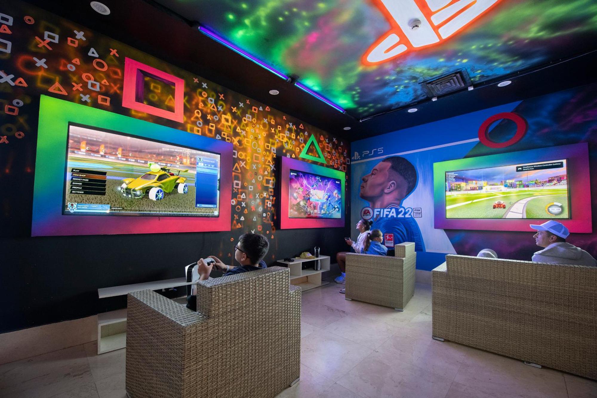 Charmillion Club Aquapark Hotel ชาร์มเอลชีค ภายนอก รูปภาพ PlayStation Lounge in Dubai