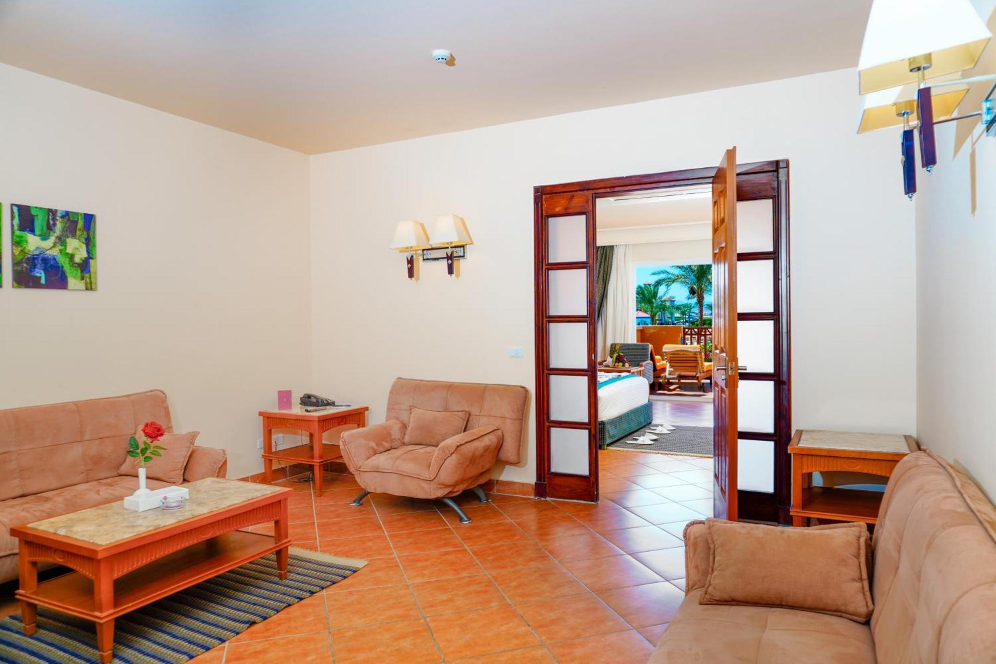 Charmillion Club Aquapark Hotel ชาร์มเอลชีค ห้อง รูปภาพ A suite at the hotel